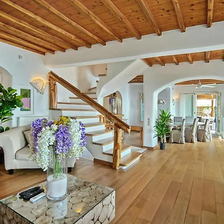 Zinas Villa *